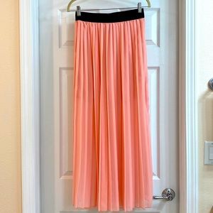 Maxi pleated skirt